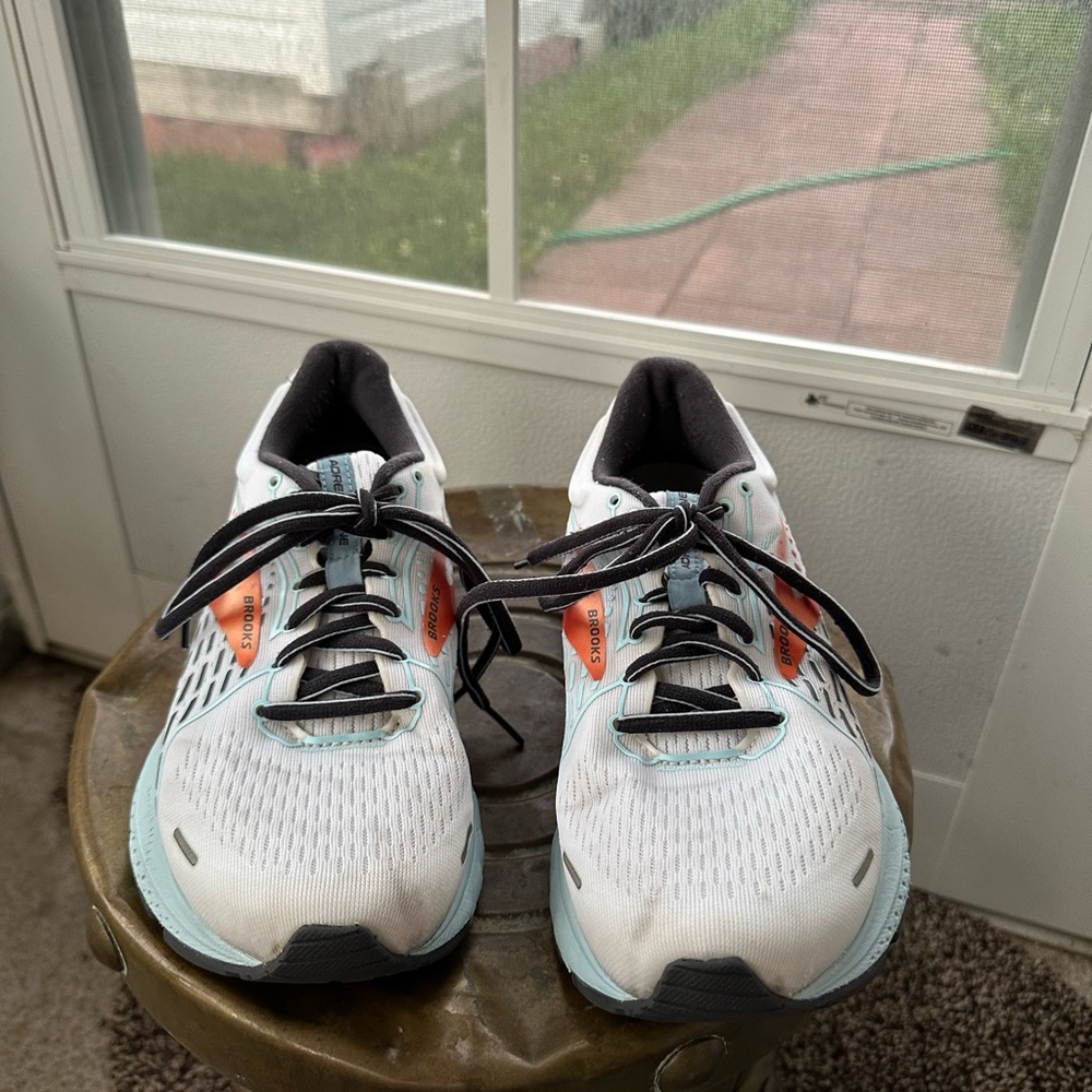 Brooks Women’s Adrenaline GTS-21  Guiderails Sneakers.
